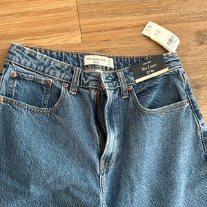 Abercrombie & Fitch Jeans - The Loose High Rise SZ 27/4R LIKE NEW